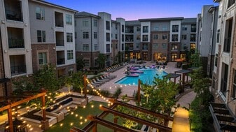 Knox at Metrocenter Apartments in Nashville, TN - Building Photo