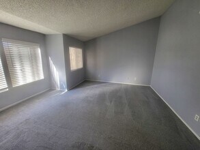 39191 Silktree Dr in Murrieta, CA - Foto de edificio - Building Photo