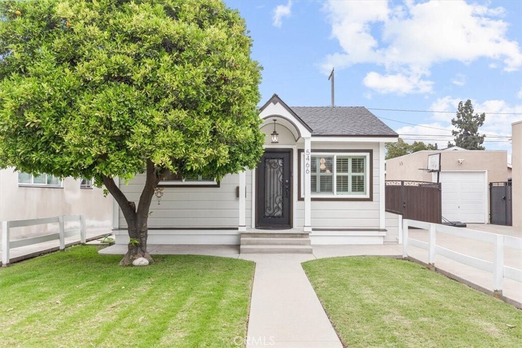 5466 Lewis Ave in Long Beach, CA - Building Photo