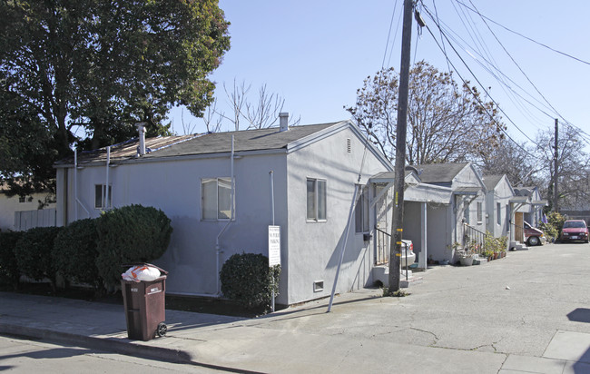 331-353 Smalley Ave in Hayward, CA - Building Photo - Building Photo