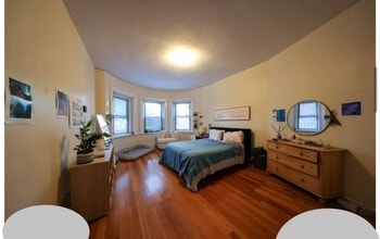 1728 Beacon St, Unit #1 in Brookline, MA - Foto de edificio - Building Photo
