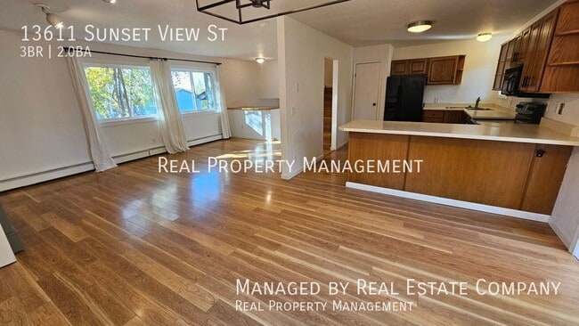 13611 Sunset View St in Anchorage, AK - Building Photo - Building Photo