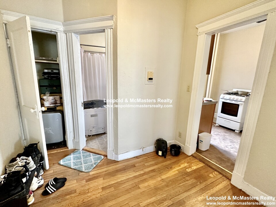 84 Gordon St, Unit gordon street in Boston, MA - Building Photo