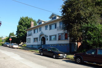 2809 SE Washington St in Portland, OR - Building Photo - Building Photo