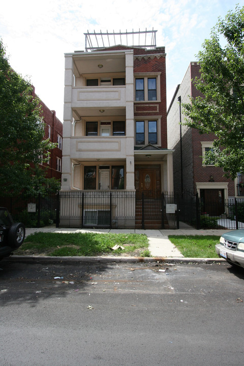 2657 W Iowa St in Chicago, IL - Building Photo