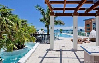 2020 N Bayshore Dr, Unit # 1909 in Miami, FL - Foto de edificio - Building Photo