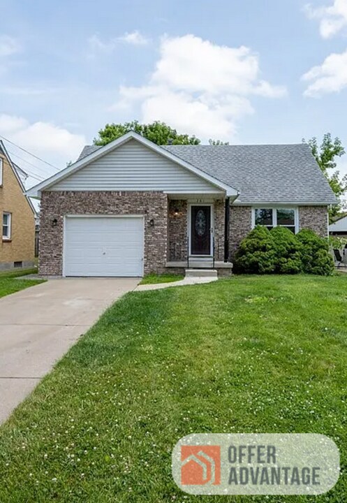 261 Ehinger Dr in West Seneca, NY - Building Photo