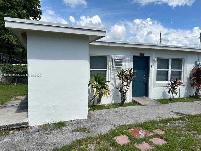 10310 SW 175th St in Miami, FL - Building Photo - Building Photo