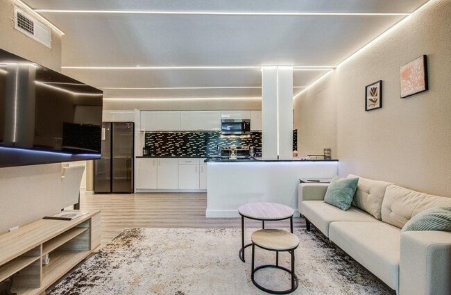 4641 Wild Indigo St in Houston, TX - Foto de edificio - Building Photo