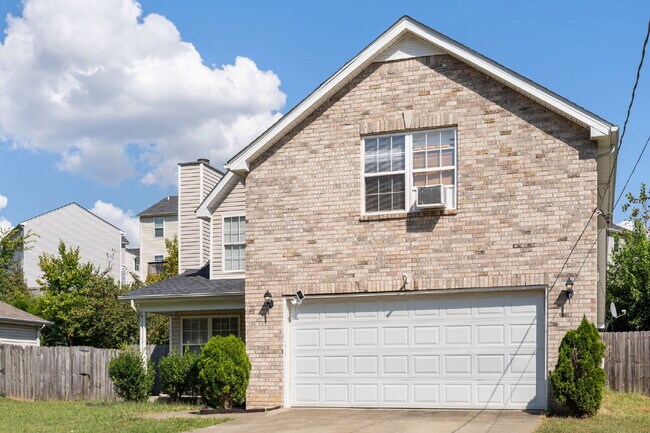 114 Lyndhurst Dr in La Vergne, TN - Building Photo - Building Photo