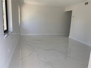3262 SW 23rd Terrace in Miami, FL - Building Photo - Building Photo