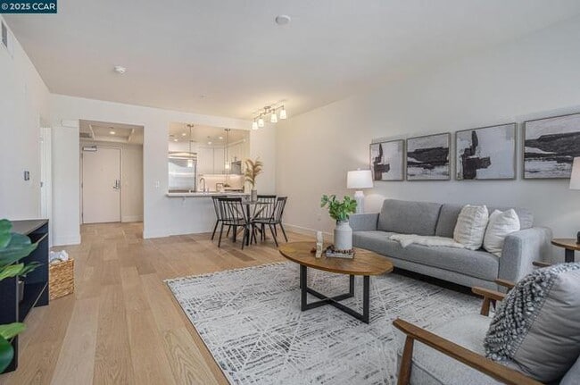 1000 Dewing Ave in Lafayette, CA - Building Photo - Building Photo