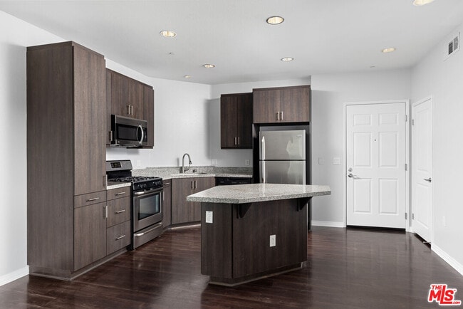 property at 1408 W Washington Blvd