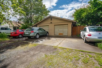 524 Boardman St in Medford, OR - Building Photo - Building Photo