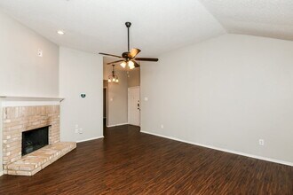 3500 Lasso Rd in Roanoke, TX - Foto de edificio - Building Photo