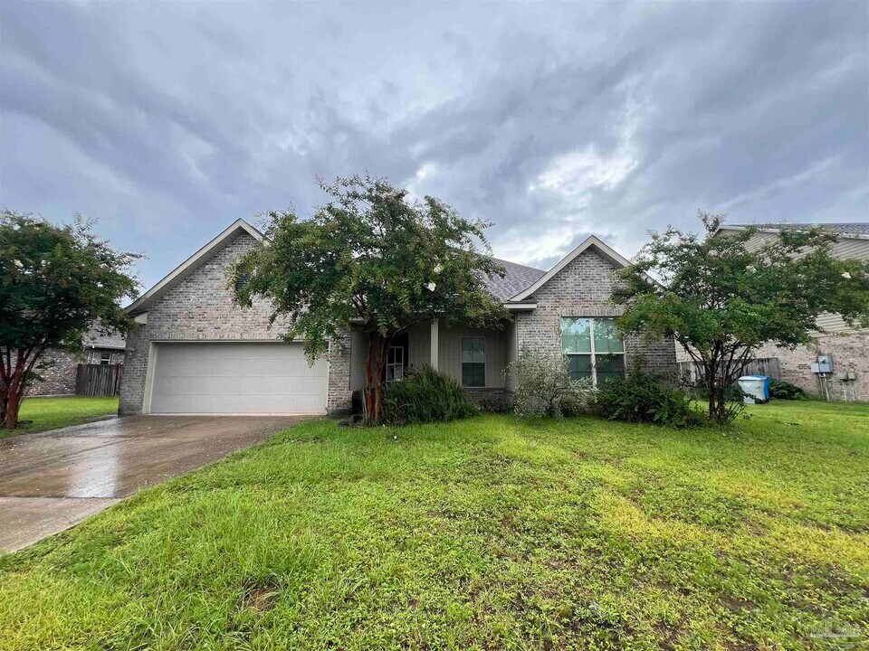 4726 Pierce Ln in Milton, FL - Building Photo