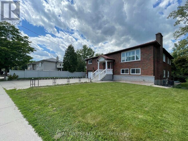 1319 Bridge Rd in Oakville, ON - Building Photo - Building Photo
