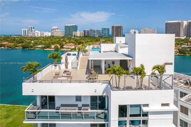 9901 E Bay Harbor Dr in Bay Harbor Islands, FL - Building Photo - Building Photo