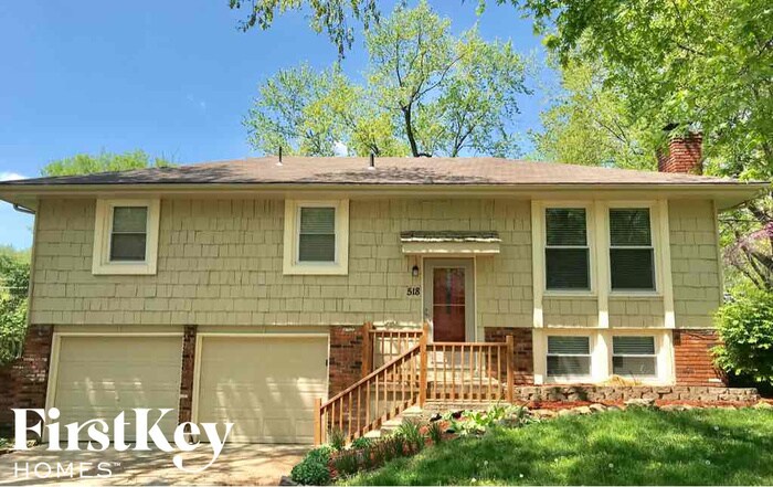 518 S Adams St in Raymore, MO - Building Photo