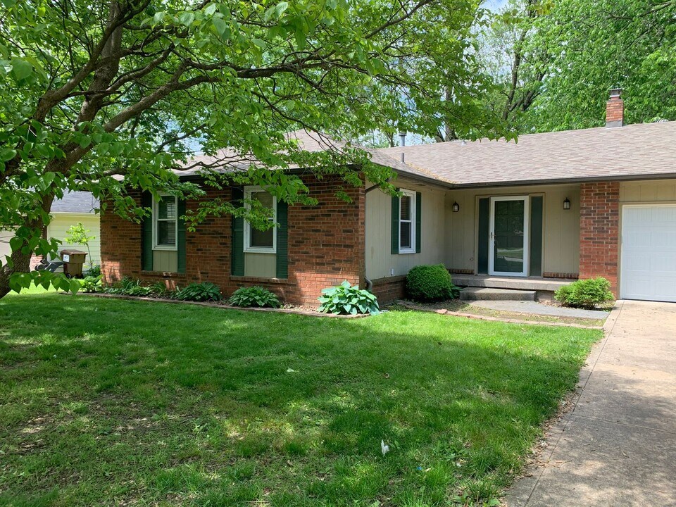 2447 S Fremont Ave in Springfield, MO - Building Photo