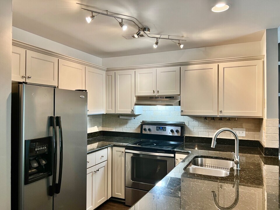 3306 Selwyn Farms Ln in Charlotte, NC - Building Photo