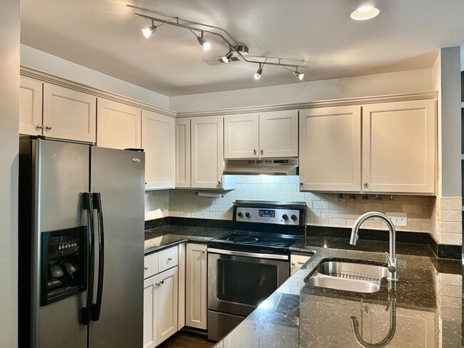 property at 3306 Selwyn Farms Ln