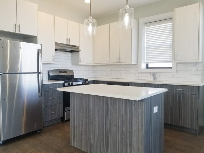 2626 N Rockwell St, Unit 3