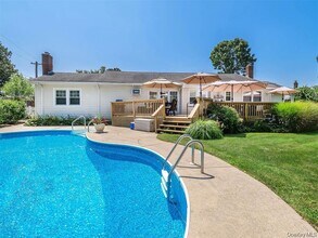 14 Harbor Ln in Glen Head, NY - Building Photo - Building Photo