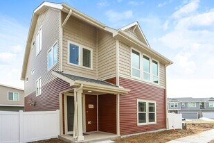 4721 N Tower Dr in Denver, CO - Building Photo