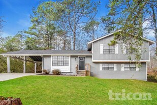 212 Hemlock Dr in Stockbridge, GA - Building Photo