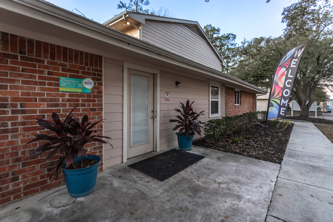 800 Bellshire Apartments in Conroe, TX - Building Photo