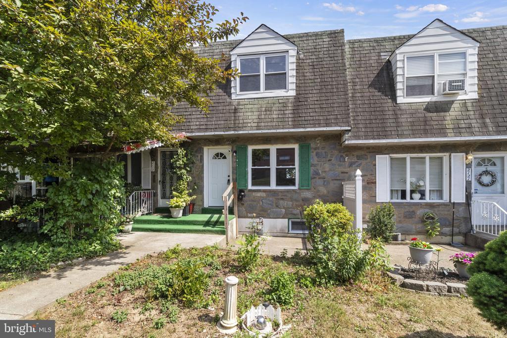 2119 Delmar Dr in Folcroft, PA - Building Photo
