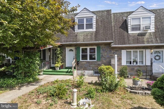 property at 2119 Delmar Dr