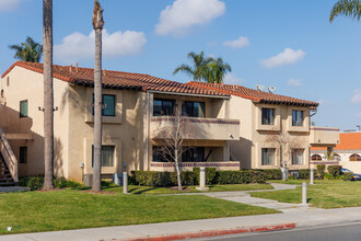 Fountain Crest in Fountain Valley, CA - Building Photo - Building Photo