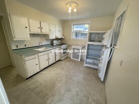 547 Broadway, Unit 1R