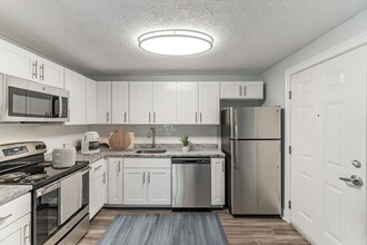 Eagle Rock Apartments at Manchester in Manchester, NH - Building Photo - Building Photo