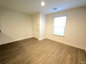 313 N Navy Blvd in Pensacola, FL - Foto de edificio - Building Photo