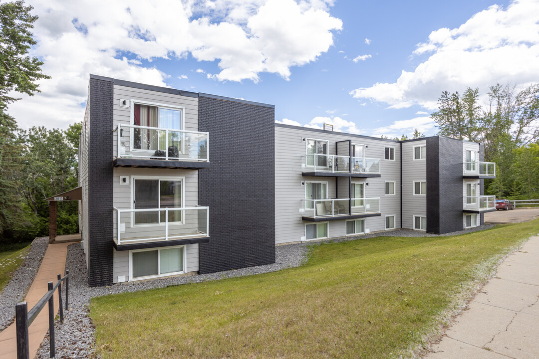 3811 54 Av in Red Deer, AB - Building Photo