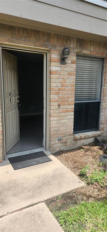 property at 2010 Wilcrest Dr