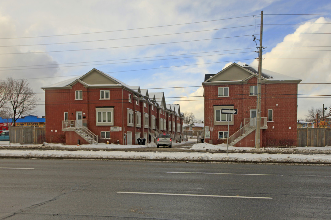 4200 Kingston Rd in Toronto, ON - Building Photo