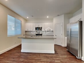 8842 Tiger Tooth Ave in Las Vegas, NV - Foto de edificio - Building Photo