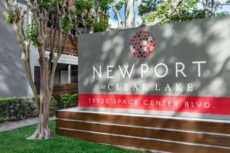 Newport at Clear Lake in Houston, TX - Foto de edificio - Building Photo