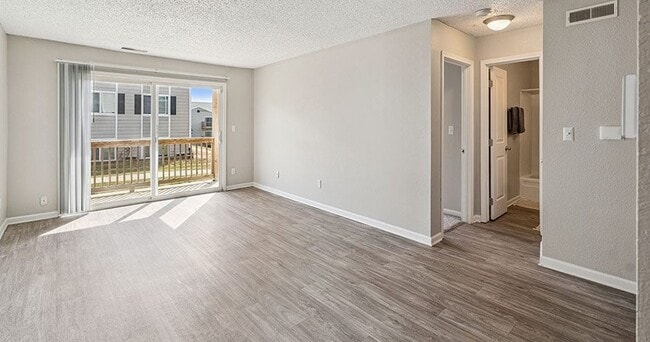 Westpointe Apartments in Urbandale, IA - Foto de edificio - Building Photo