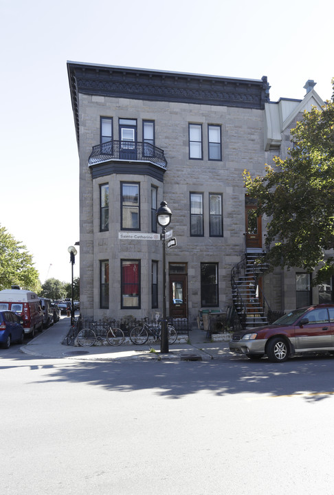 3494-3498 Sainte-Catherine Rue E in Montréal, QC - Building Photo