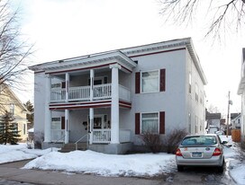 1603 NE Washington St Apartamentos