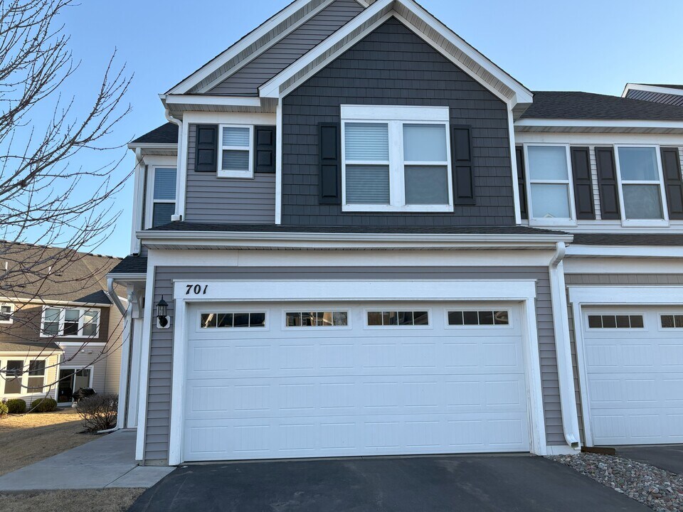 701 Rockburn Rd in Chanhassen, MN - Building Photo