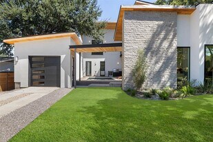 1913 Fairlawn Ln in Austin, TX - Building Photo