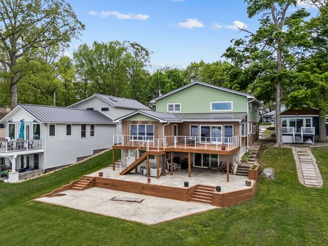 property at 2083 Chapman Lake Dr