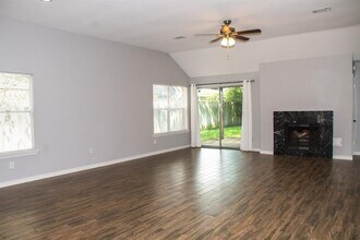 11111 Middleburgh Dr in Tomball, TX - Building Photo - Building Photo