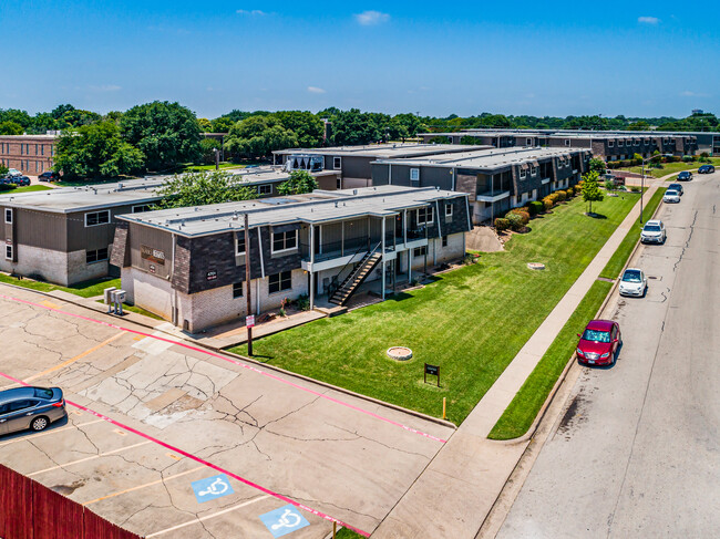 Sunset Heights Apartments in Fort Worth, TX - Building Photo - Building Photo